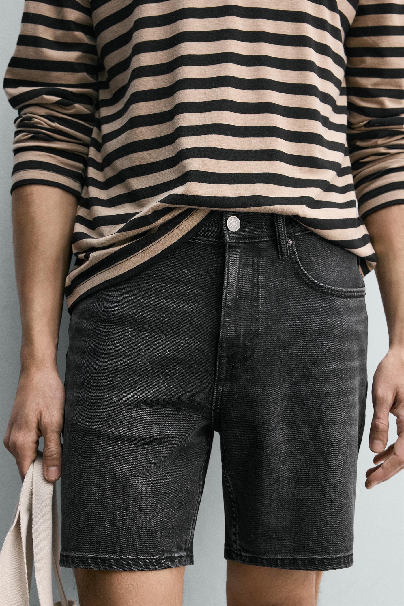 SHORT EN JEAN COUPE CLASSIQUE